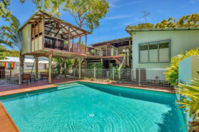 Gecko's Rest - Rainbow Shores, Executive Beach House, Pet Friendly, Pool, Wi-fi